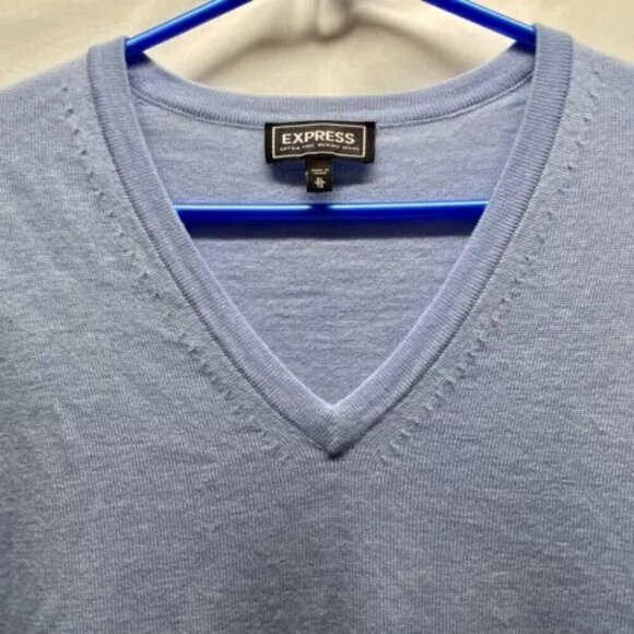 Express V-Neck Sweater Men's XL Light Blue Extra Fine Merino Wool Pullover EUC - Picture 3 of 8